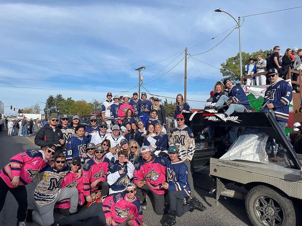 2023 Homecoming Parade – MSU Hockey Float