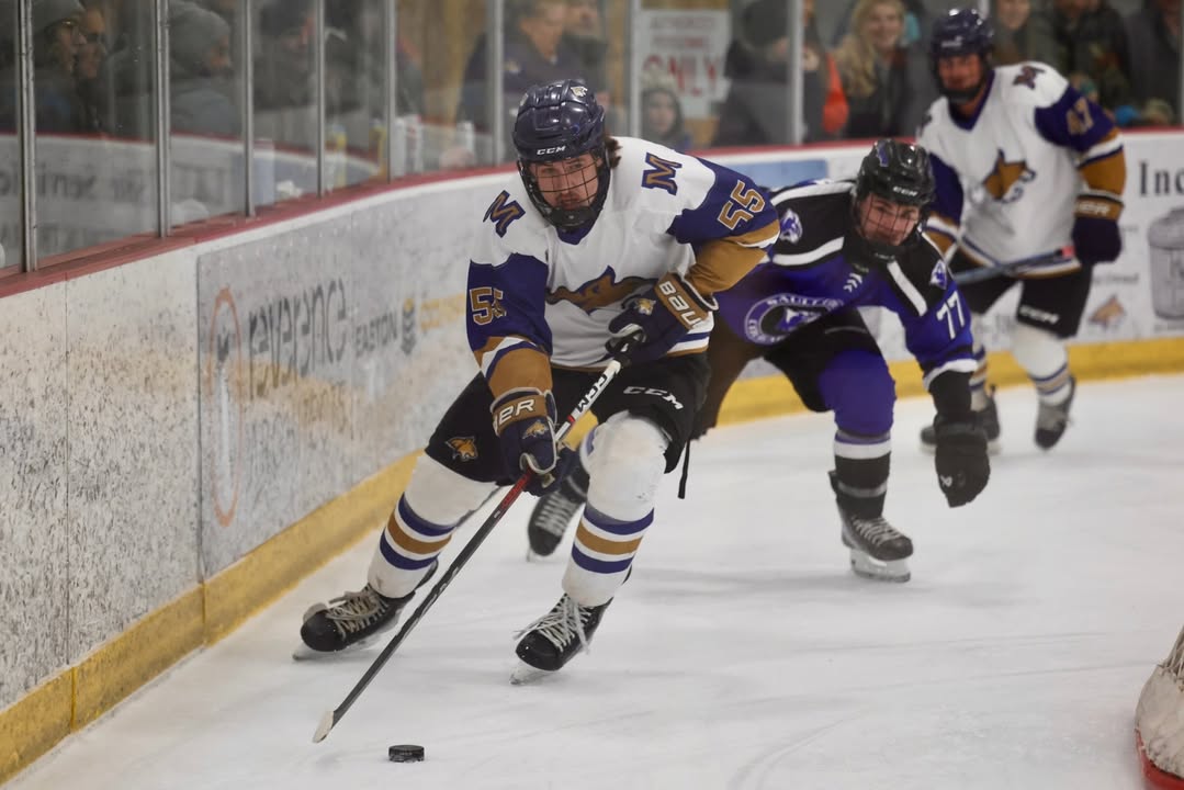 Shots from last night’s 4-2 victory over Sault College